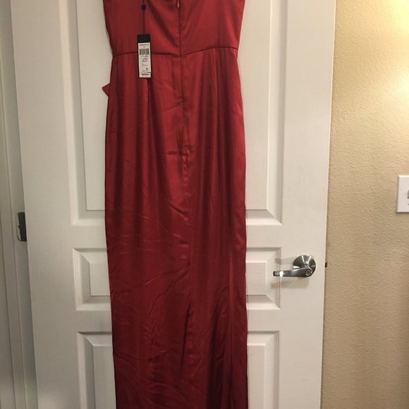 Red evening gown - Picture 3 of 4